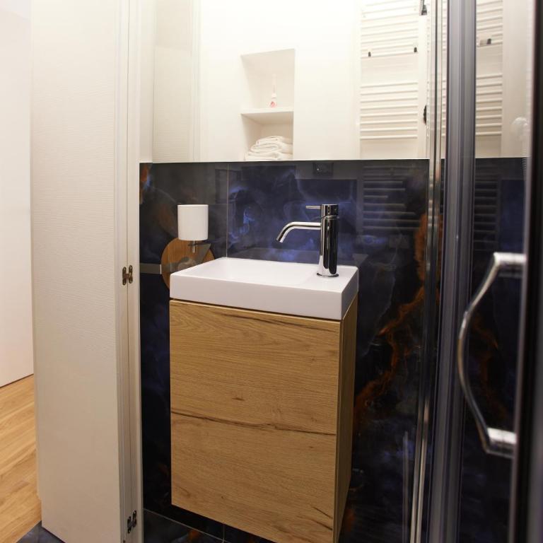 Napodano Apartments - Roma - Doppelzimmer mit eigenem Bad - 10