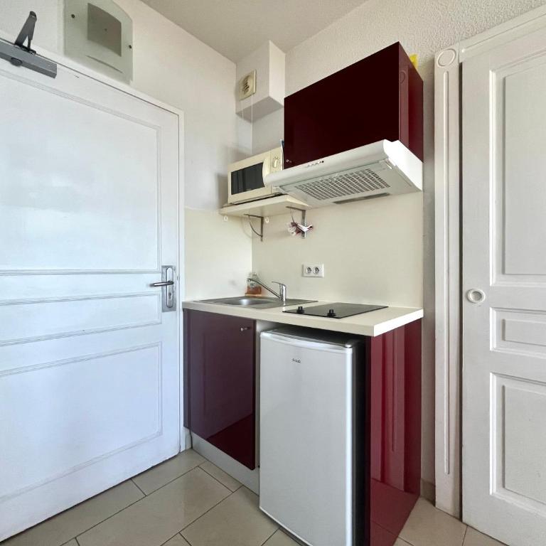 T2 avec PISCINE Chauffée - VUE EXCEPTIONNELLE sur la Mer - Parking & Wifi - Plage à 50m - Appartement 1 Chambre - 12