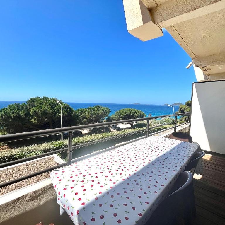 T2 avec PISCINE Chauffée - VUE EXCEPTIONNELLE sur la Mer - Parking & Wifi - Plage à 50m - Appartement 1 Chambre - 11