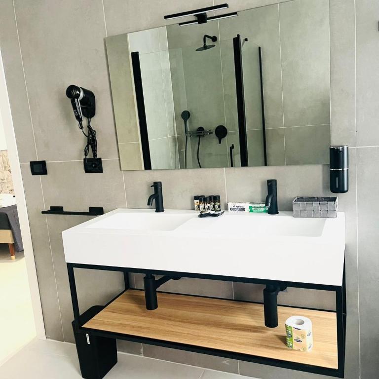 Magnolia - Camera Tripla con Bagno Privato - 11