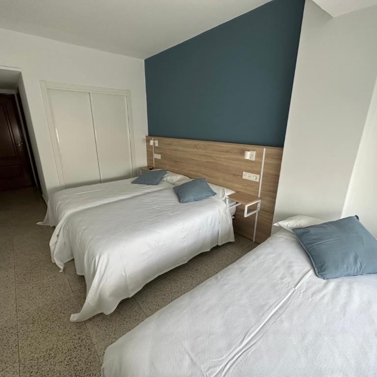 Hotel Angelito - Habitación Doble con cama supletoria - 2 camas - 6