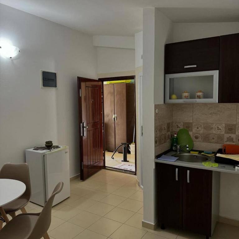 Apartments Brnjada - Trokrevetna Soba - 1