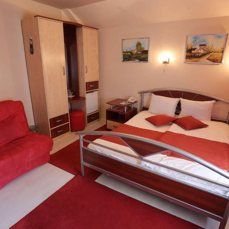 Hotel Ženeva - Standard Triple Room - 4