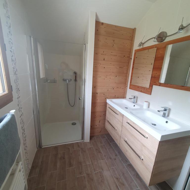 Belle villa calme à la montagne - Three-Bedroom House - 11