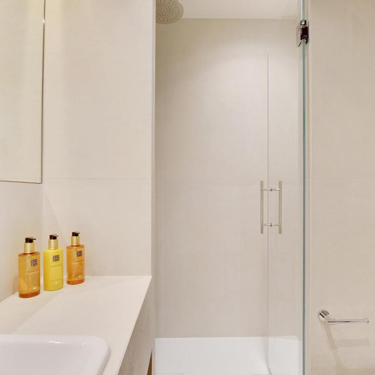 Paris Home Collection Serviced Apartments in Notre Dame - Rue Savoie - Studio - 14