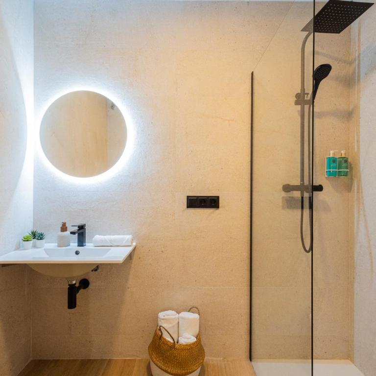 The Blasco Ibañez Apartments - One-Bedroom Apartment - 9