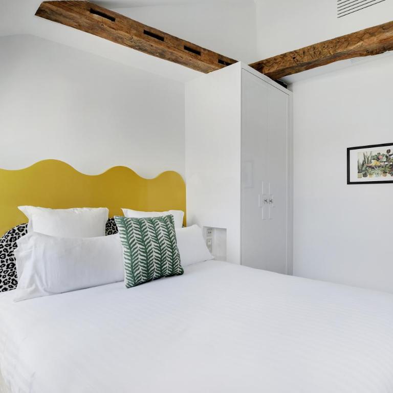 Paris Home Collection Serviced Apartments in Notre Dame - Rue Savoie - Appartement 2 Chambres - 1