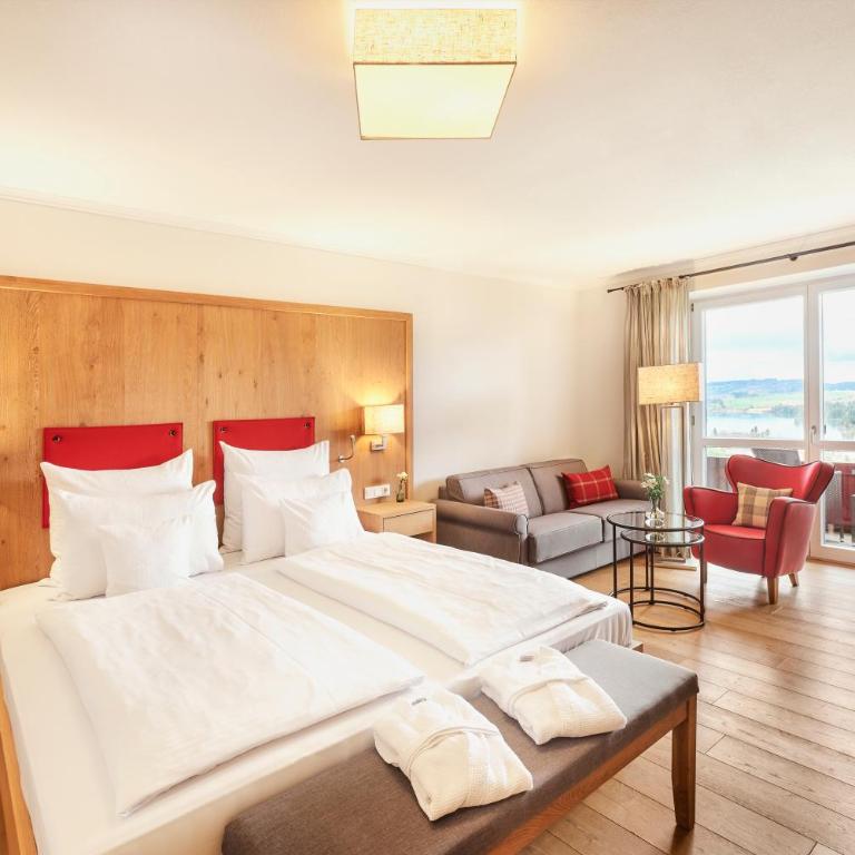 Hotel Gsteig - Doppelzimmer mit Seeblick - 1