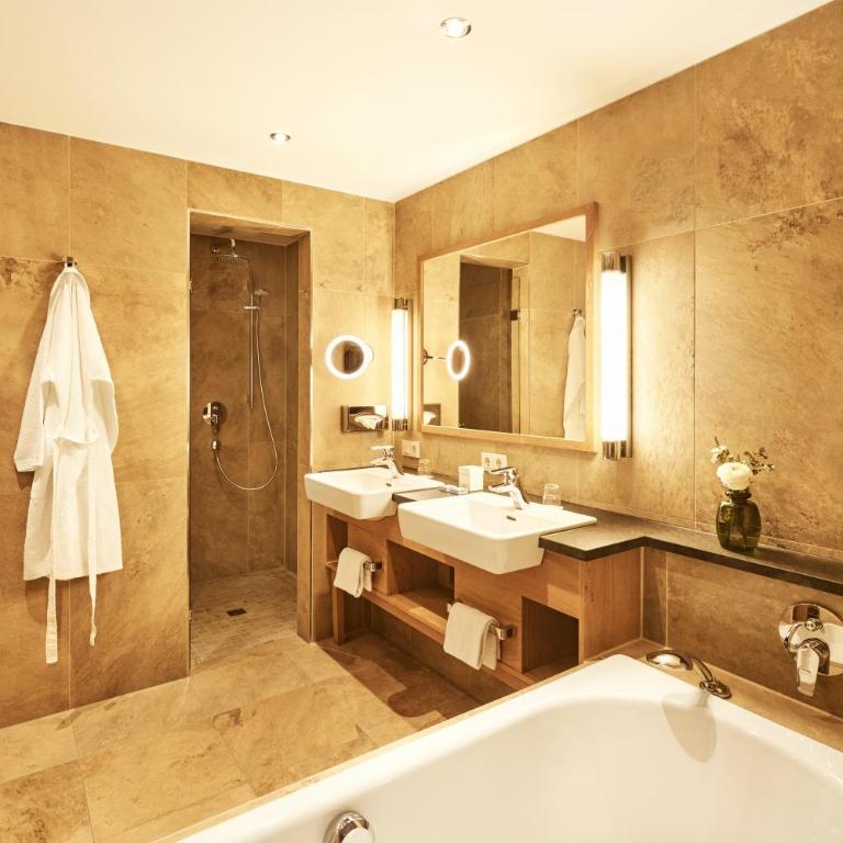 Hotel Gsteig - Doppelzimmer mit Seeblick - 3