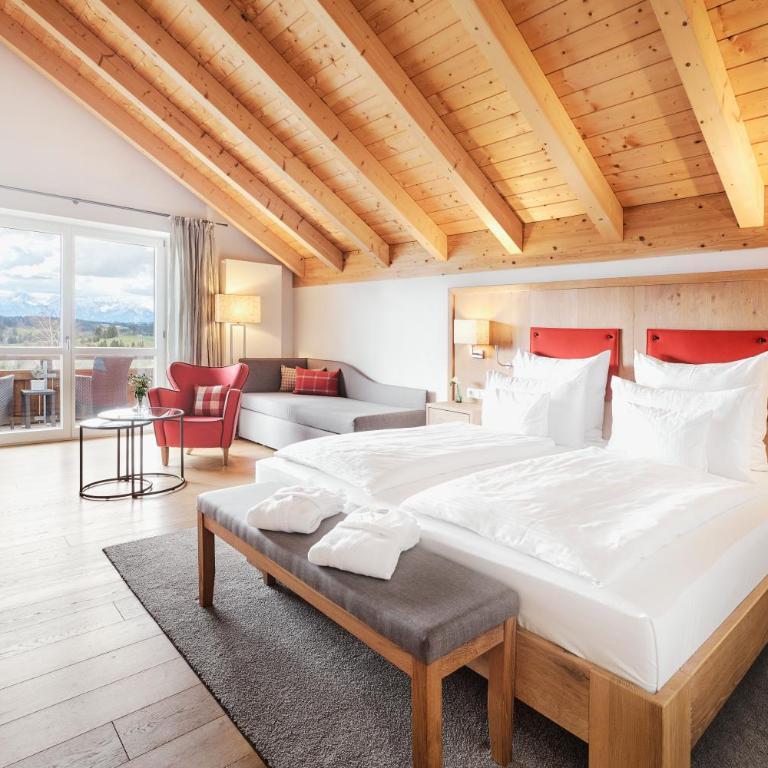 Hotel Gsteig - Doppelzimmer mit Bergblick - 4
