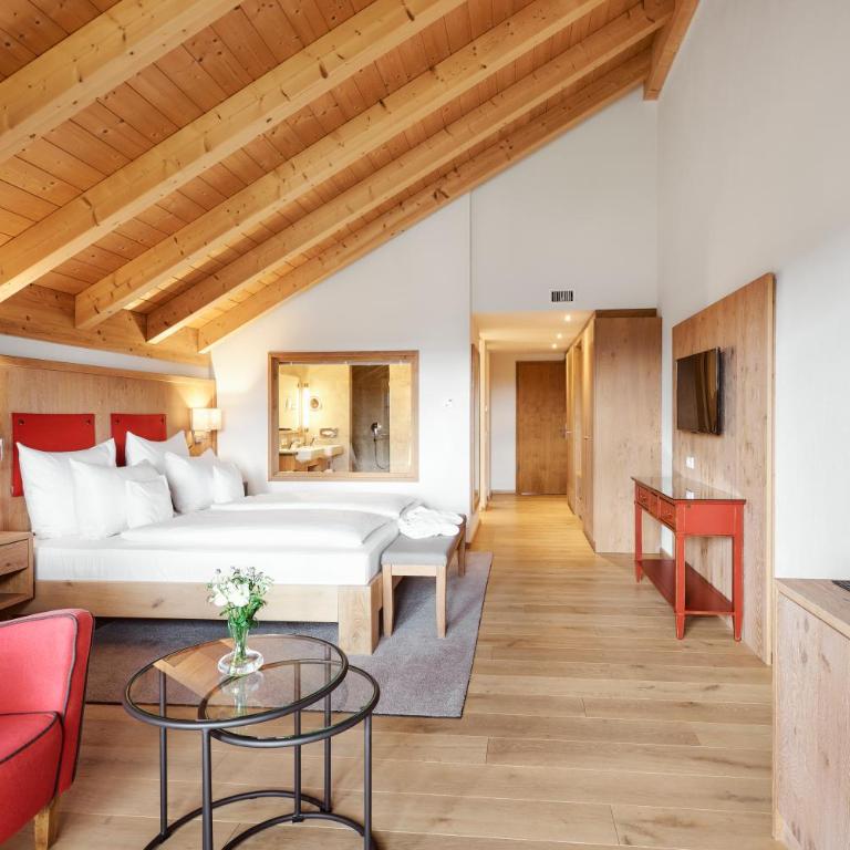Hotel Gsteig - Doppelzimmer mit Bergblick - 1