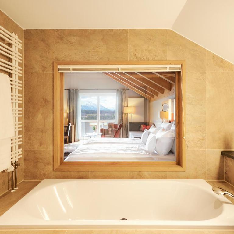 Hotel Gsteig - Doppelzimmer mit Bergblick - 3