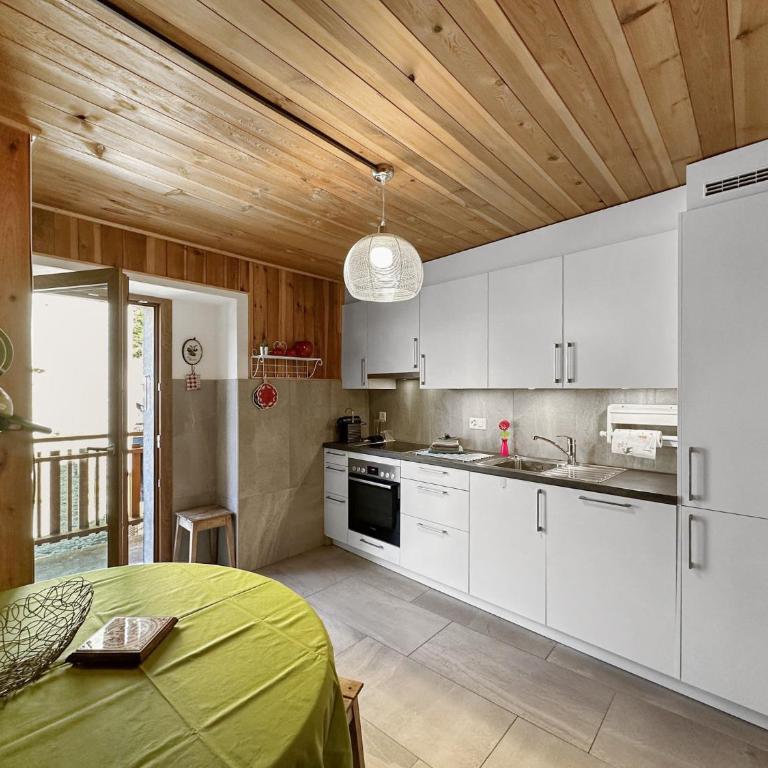 Swiss Alpine Retreat & View near Martigny - Apartment mit Balkon - 7