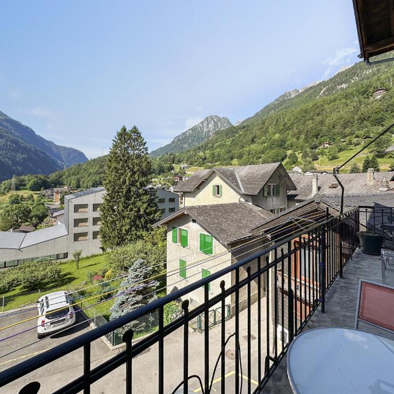 Swiss Alpine Retreat & View near Martigny - Apartment mit Balkon - 22