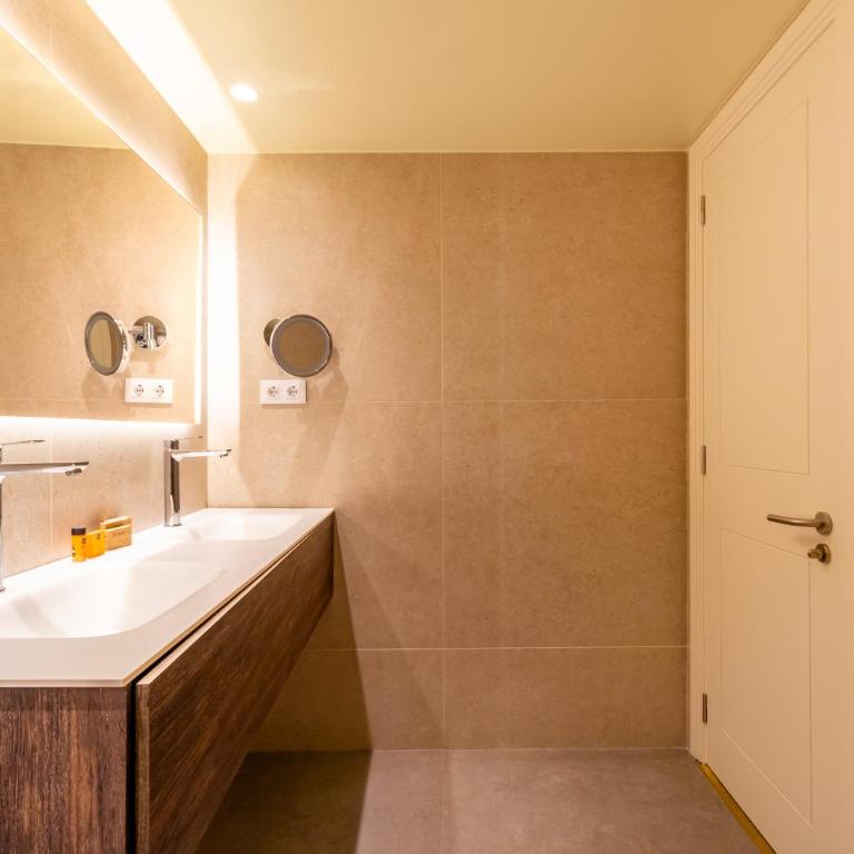 Duquesa Suites Landmark Hotel by Grup Duquessa - Penthouse Apartment - 12