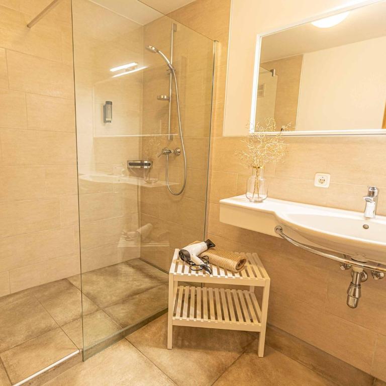 NEW! Tevini Alpine Apartments by we rent - Apartment mit Balkon - 17