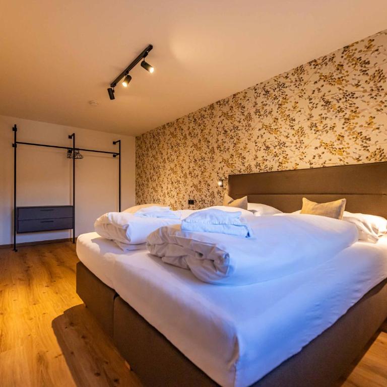 NEW! Tevini Alpine Apartments by we rent - Apartment mit Balkon - 12