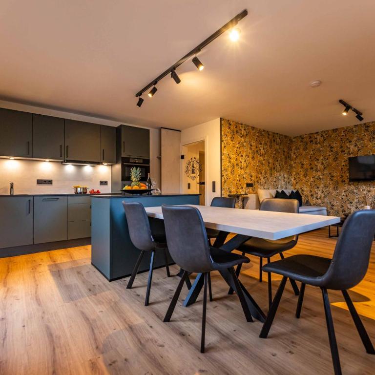 NEW! Tevini Alpine Apartments by we rent - Apartment mit Balkon - 1