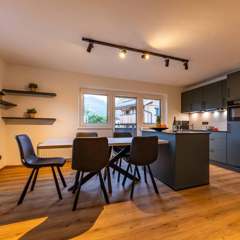 NEW! Tevini Alpine Apartments by we rent - Apartment mit Balkon - 10