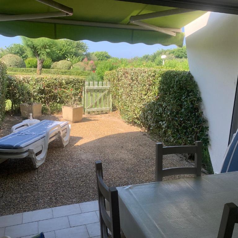 Vittoria Immobilier 4-REGLEMENT SUR PLACE -chèques vacances acceptés - Studio with Garden View - 5
