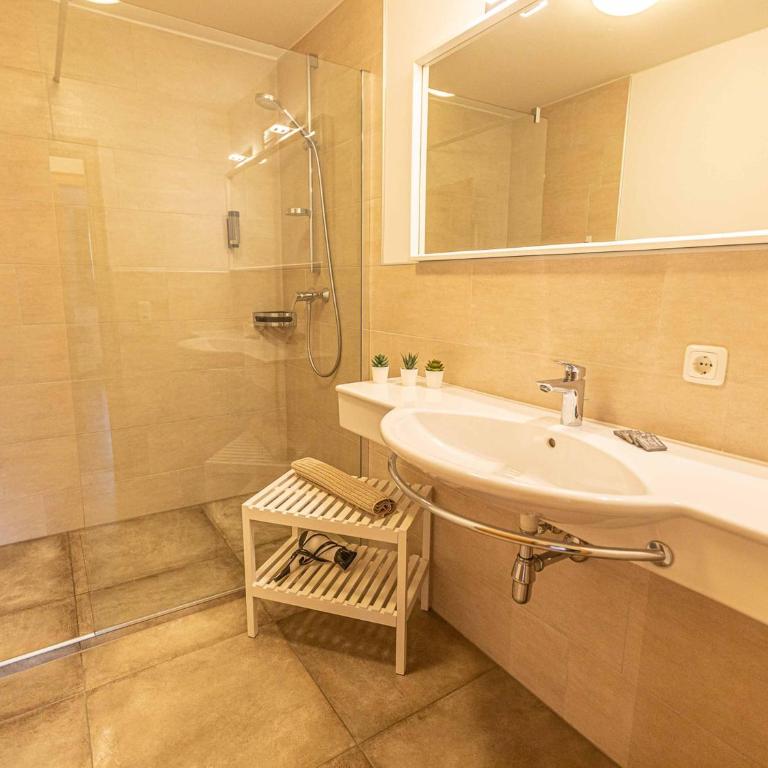 NEW! Tevini Alpine Apartments by we rent - Apartment mit Blick auf die Berge - 16