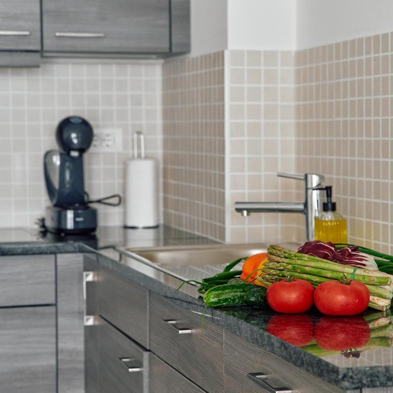 Lustica Apartments Marina Bay - Apartman sa 2 Spavaće Sobe, Terasom i Pogledom na More - 18