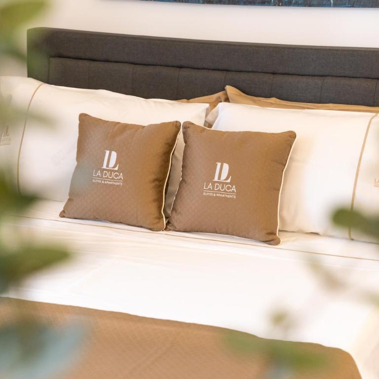 La Duca Suites & Apartments - King Room with Balcony - 11