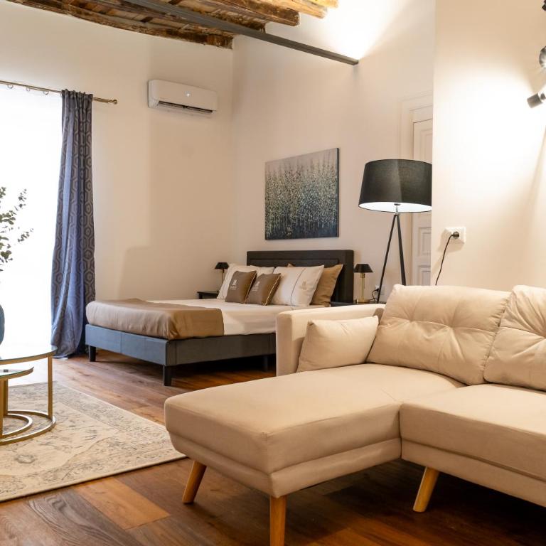 La Duca Suites & Apartments - King Room with Balcony - 12