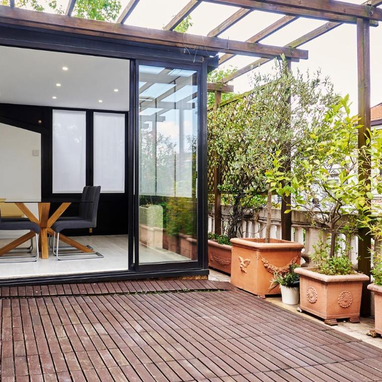 Milan Retreats - One-Bedroom Apartment with Terrace - Via Farneti 3 - 1