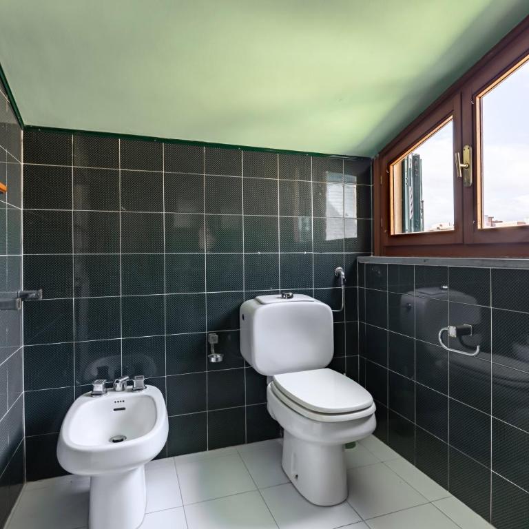 GuestHost - Two-Levels Apartment with Terrace and Parking - Appartamento con 2 Camere da Letto - 13