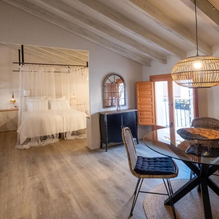 Precioso Apartamento Boutique El Amante - Habitación con cama grande y vistas al mar - 6