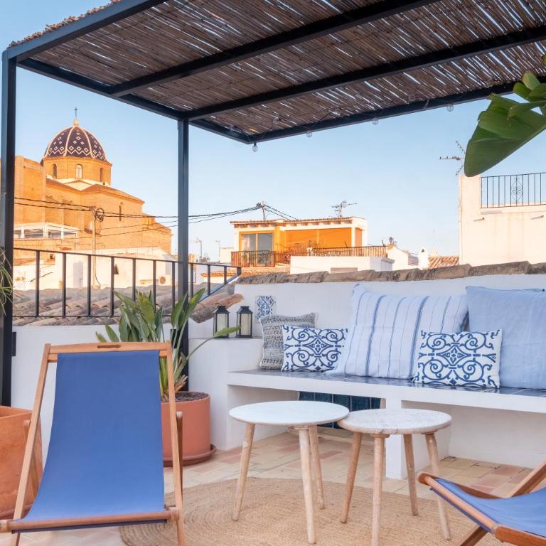 Precioso Apartamento Boutique El Amante - Habitación con cama grande y vistas al mar - 2