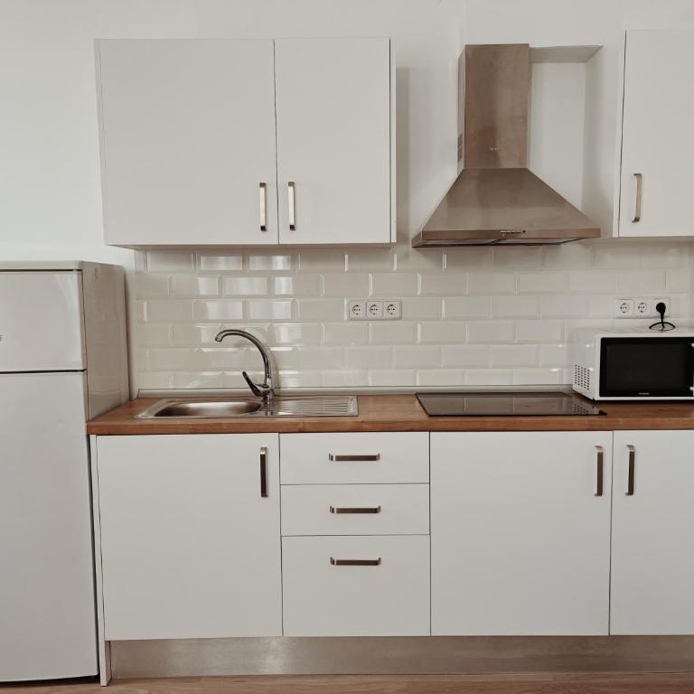 Apartamentos Express by gaiarooms - Three-Bedroom Apartment - 8