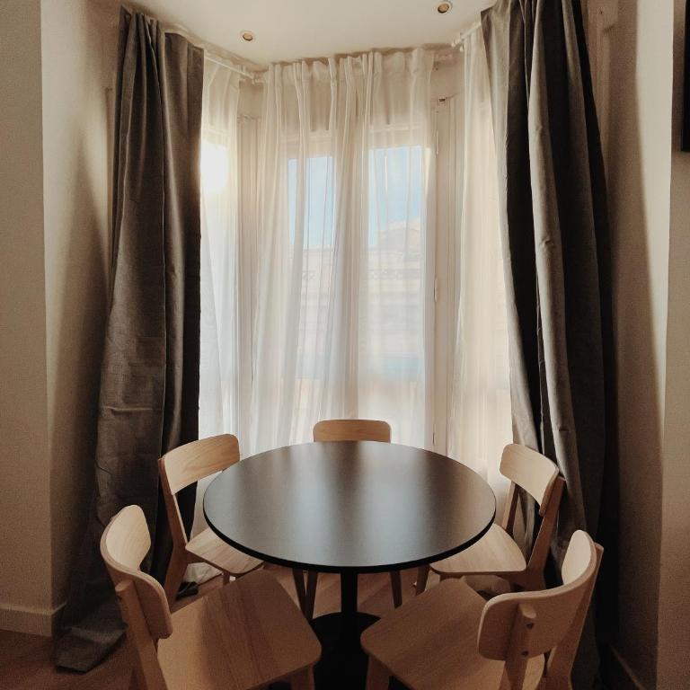 Apartamentos Express by gaiarooms - Three-Bedroom Apartment - 10