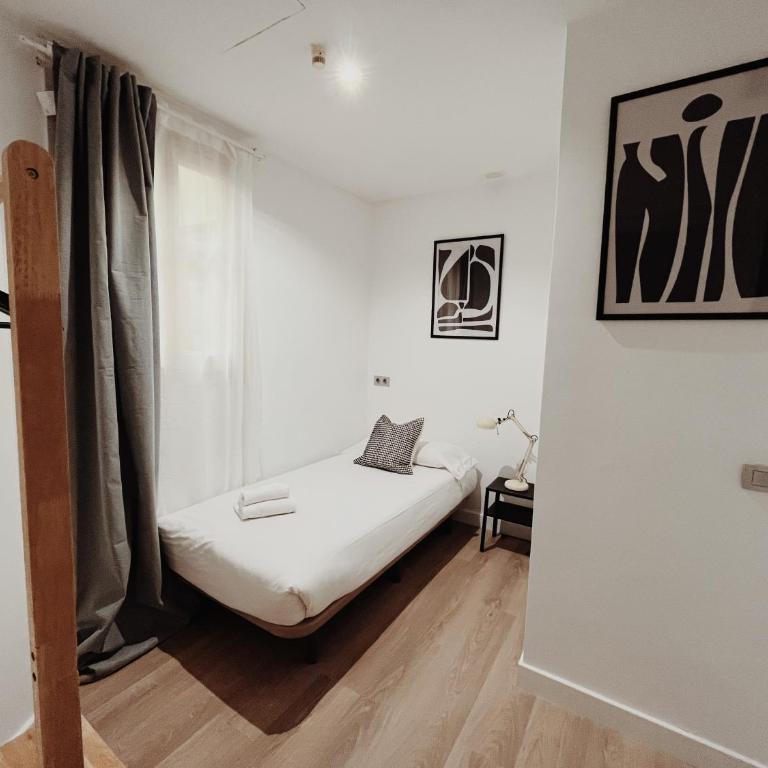Apartamentos Express by gaiarooms - Three-Bedroom Apartment - 15