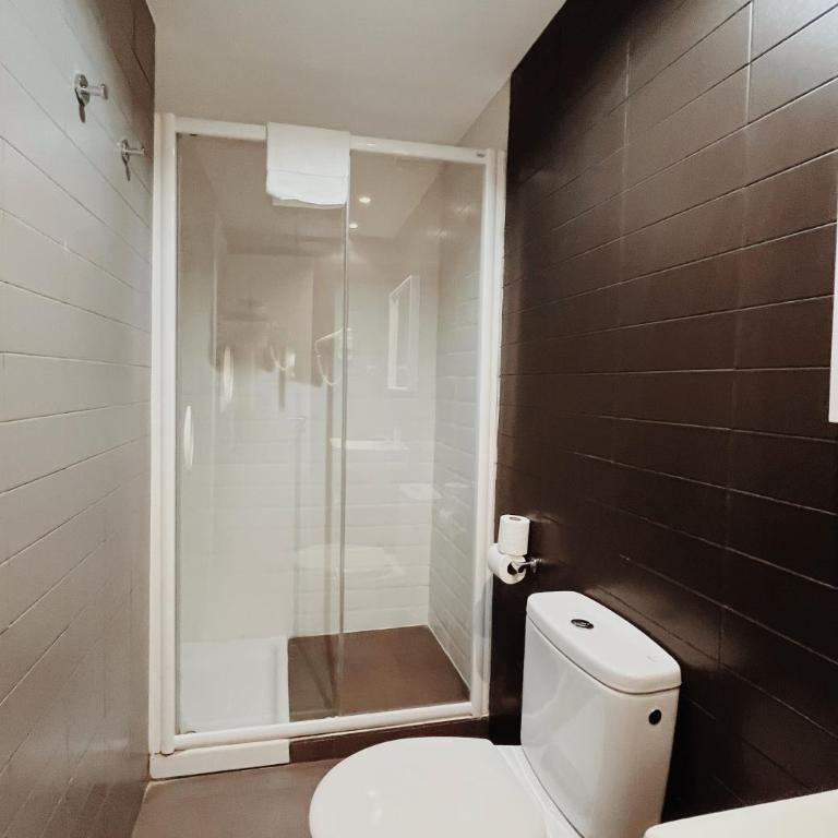 Apartamentos Express by gaiarooms - Three-Bedroom Apartment - 16
