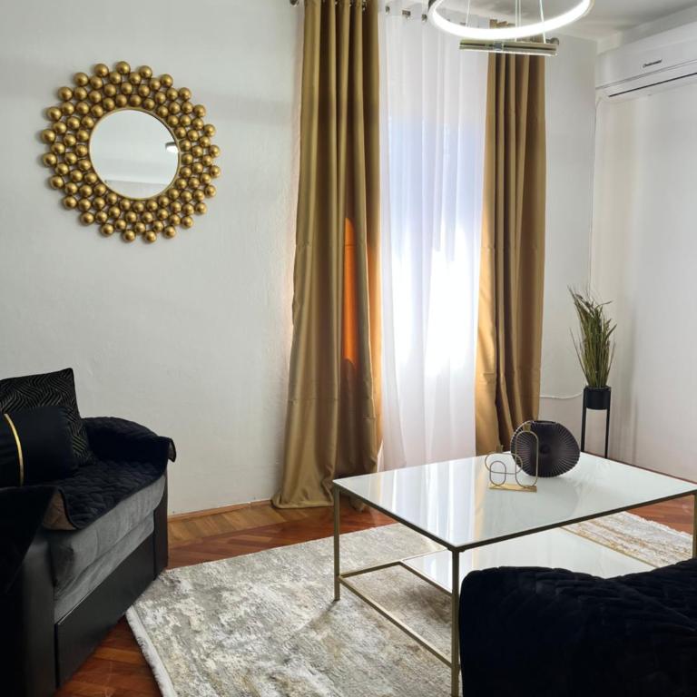 Angel's apartment - Three-Bedroom Apartment - 2