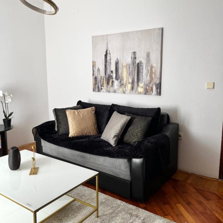 Angel's apartment - Three-Bedroom Apartment - 3