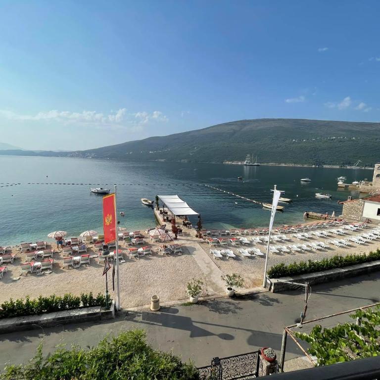 Angel's apartment - Three-Bedroom Apartment - 17