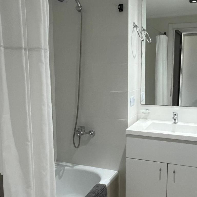 Excelente! Vista al mar con cochera y amenities gimnasio, play room y pileta climatizada - One-Bedroom Apartment - 12