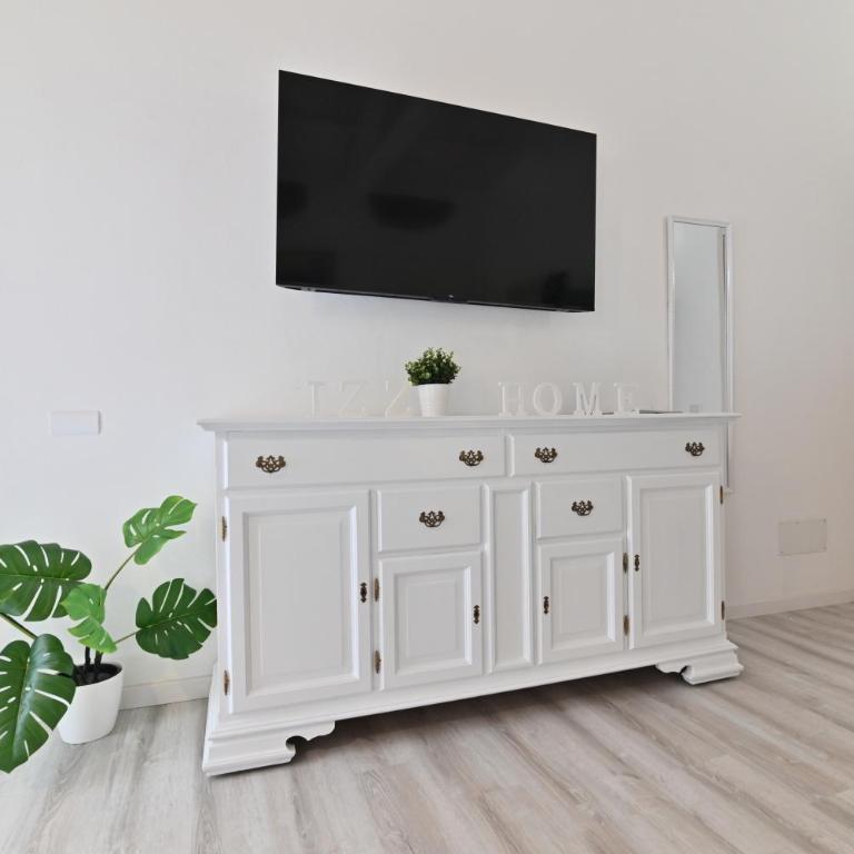 IzzHome The Breeze - One-Bedroom House - 10