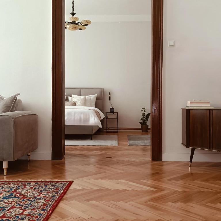 Unique & Spacious 3BR Historic Flat in City Centre - Three-Bedroom Apartment - 27