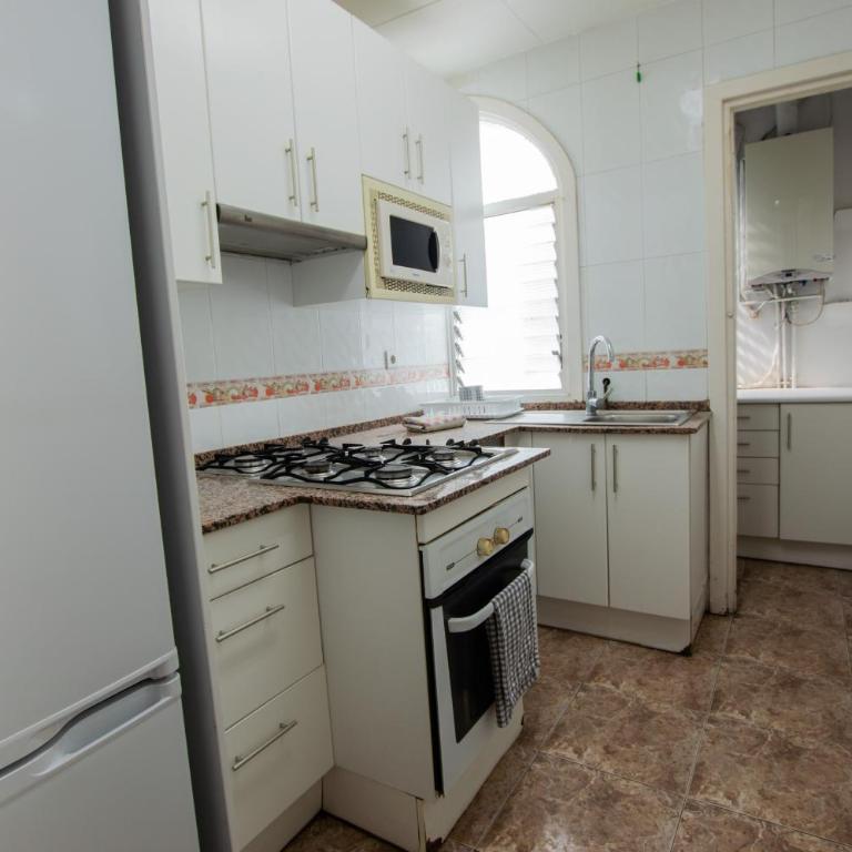Barcelona Classic Eixample Apartments - Three-Bedroom Apartment - 6