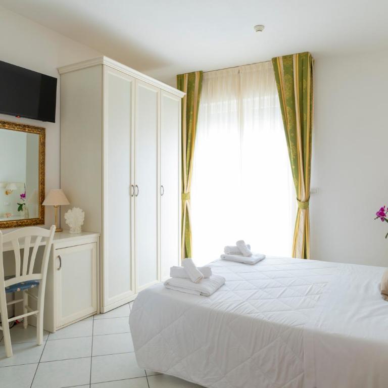 Hotel Negresco - Superior Double or Twin Room - 4