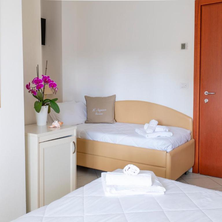 Hotel Negresco - Superior Quadruple Room - 5
