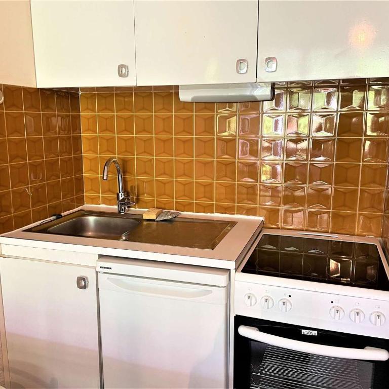 Studio cosy avec coin montagne, proche télésiège et commerces, parking privé, retour ski direct! - FR-1-330F-187 - Appartement - 3