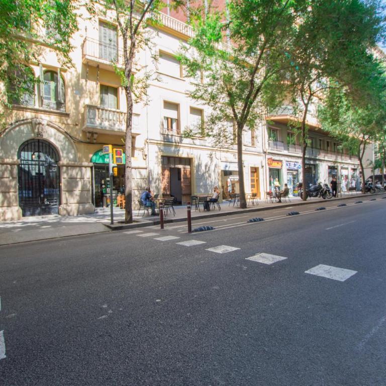 Barcelona Classic Eixample Apartments - Three-Bedroom Apartment - 9