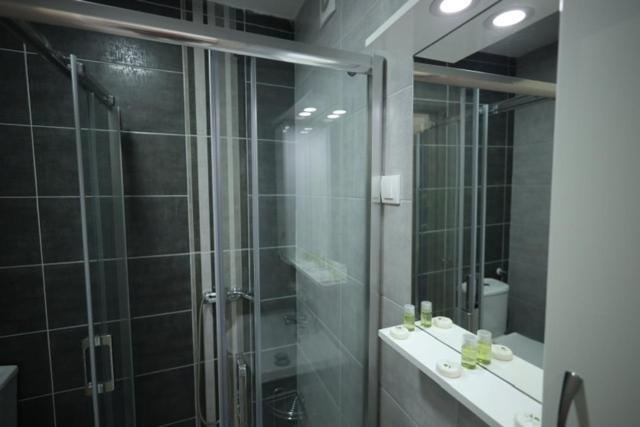 Imperial Lux Apartment - One-Bedroom Apartment - 22