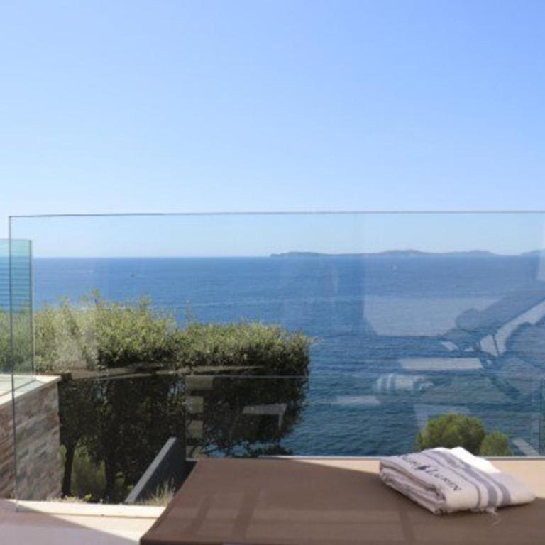 Belle villa à Cavalaire-sur-Mer avec piscine et vue mer - FR-1-100-228 - Villa - 3