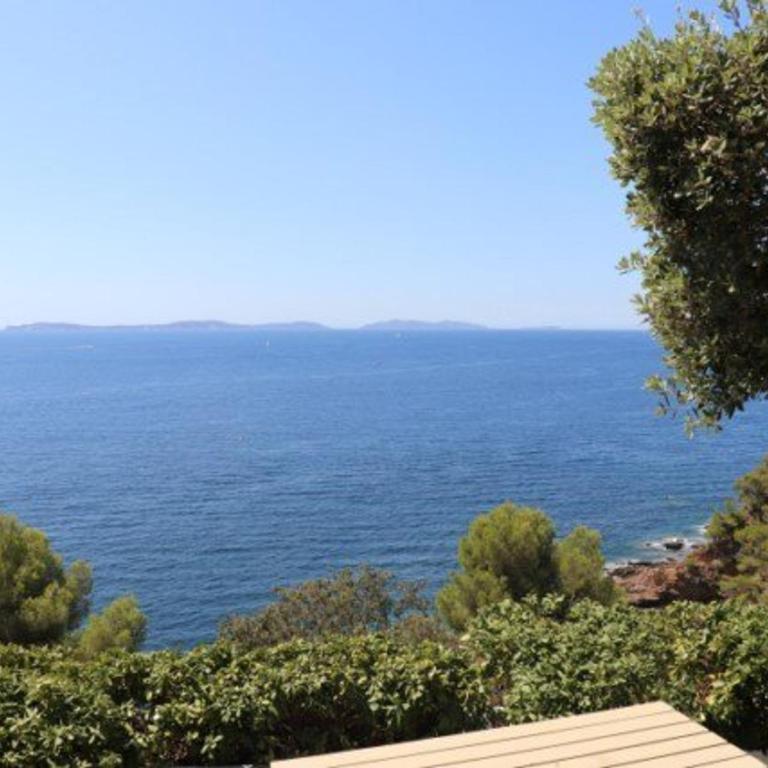 Belle villa à Cavalaire-sur-Mer avec piscine et vue mer - FR-1-100-228 - Villa - 1